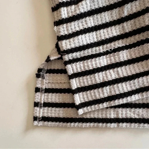 LOFT- Black and white-Striped-Long Sleeve-Tunic-Turtle Neck- Cozy- Women’s S - Picture 3 of 9